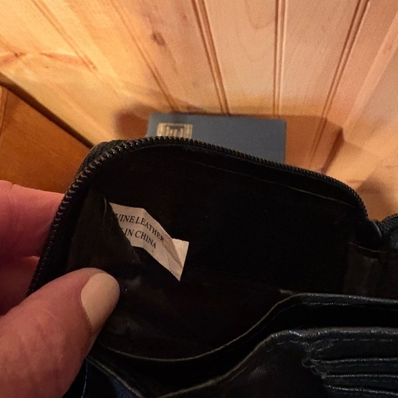 Genuine Black Leather Zip around Wallet - Picture 12 of 14